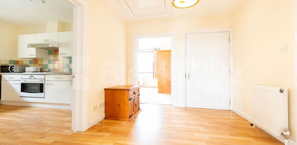 			NEW INSTRUCTION!, 2 Bedroom, 1 bath, 1 reception Flat			 North Villas, CAMDEN SQUARE